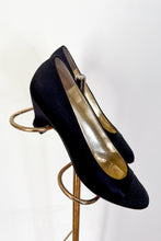 Load image into Gallery viewer, 1980s Ferragamo Black Fabric Cap Toe Shoes / 7.5