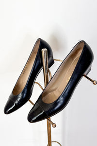 1980s Ferragamo Black Cap Toe Shoes / 7.5