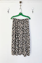 Load image into Gallery viewer, 1990s Black Floral Button Midi Skirt / Small - Medium