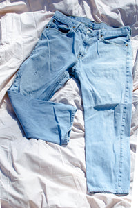 1990s Levi's 505 Light Wash Jeans / 34-32