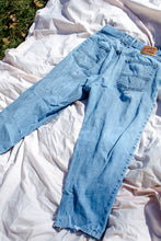 Load image into Gallery viewer, 1990s Lucky Timeless Jeans / 34-26