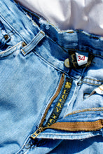 Load image into Gallery viewer, 1990s Lucky Timeless Jeans / 34-26