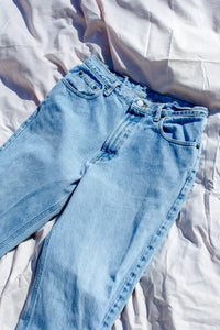 Vintage Gap Light Wash Jeans / 30-31