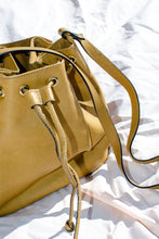 Load image into Gallery viewer, Vintage Bottega Veneta Light Brown Bucket Bag