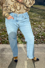 Load image into Gallery viewer, 1990s Levi&#39;s 505 Light Wash Jeans / 34-32
