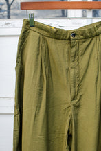 Load image into Gallery viewer, 1980s Olive Green Fluid Tapered Trousers / Medium