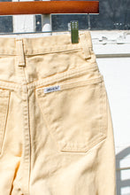 Load image into Gallery viewer, 1980s Butter Yellow Jeans / w: 26&quot;