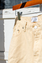 Load image into Gallery viewer, 1980s Butter Yellow Jeans / w: 26&quot;
