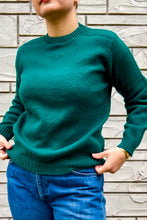 Load image into Gallery viewer, Vintage Kelly Green Crewneck Sweater / Medium